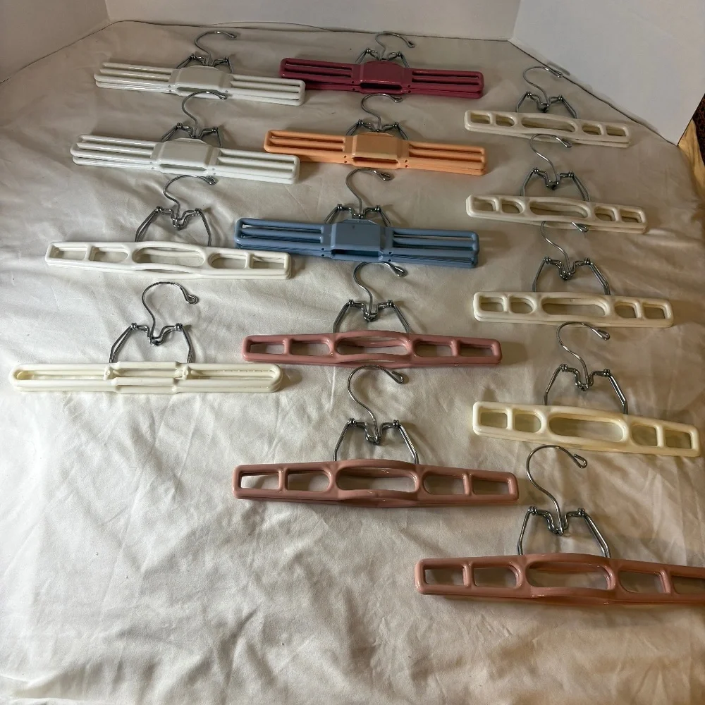 14 X Vintage Tamor style Plastic Clamp Hangers Pants Skirt 11